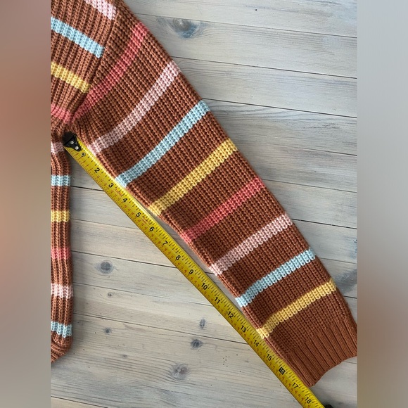 SO, Women Medium Striped Knitted Sweater Like New! Retail $30 - Picture 6 of 6